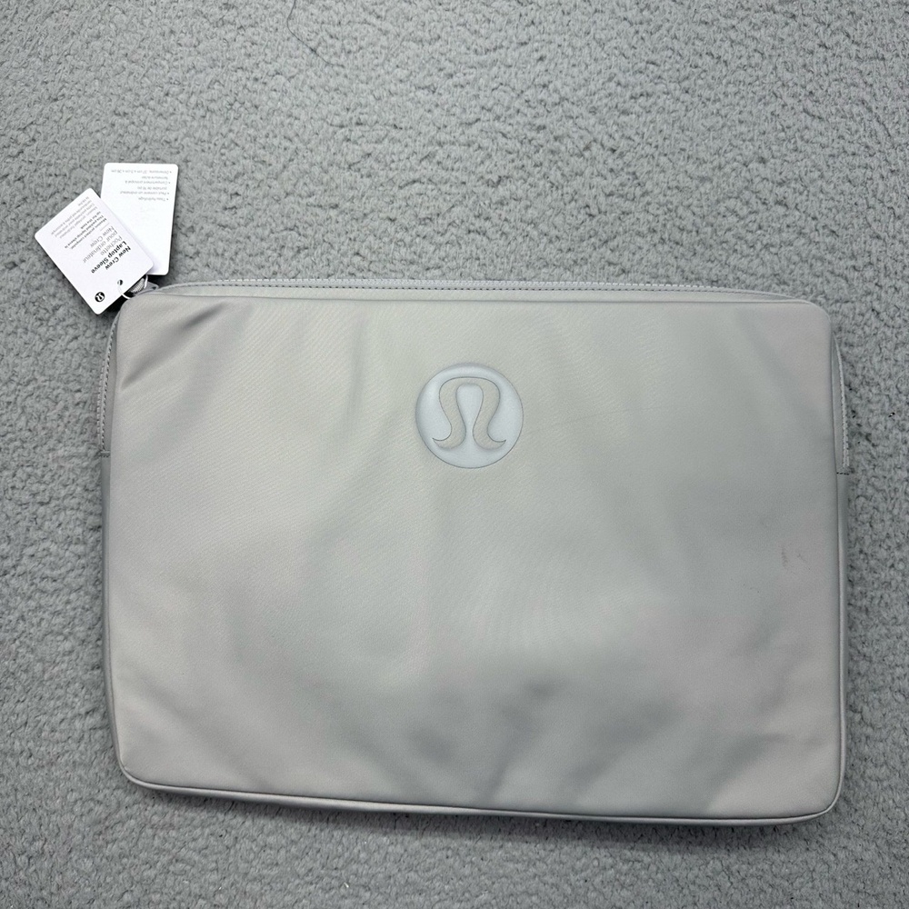 NWT Lululemon LU9BB2S 16” New Crew Laptop Sleeve Light Grey SILD Water Repellent